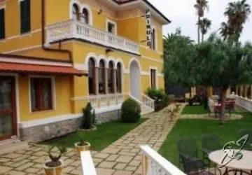 Primula Hotel 2*